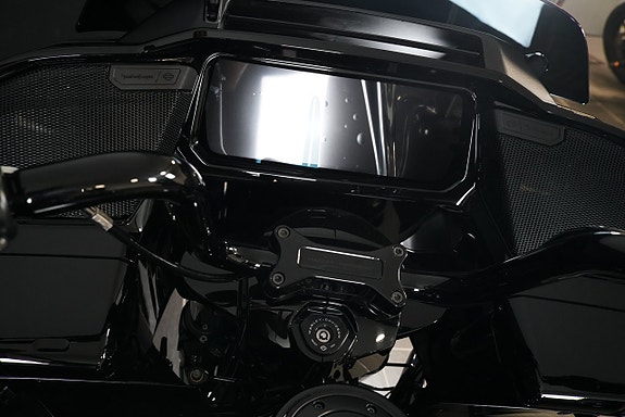 Harley-Davidson Road Glide 3 8 of 10