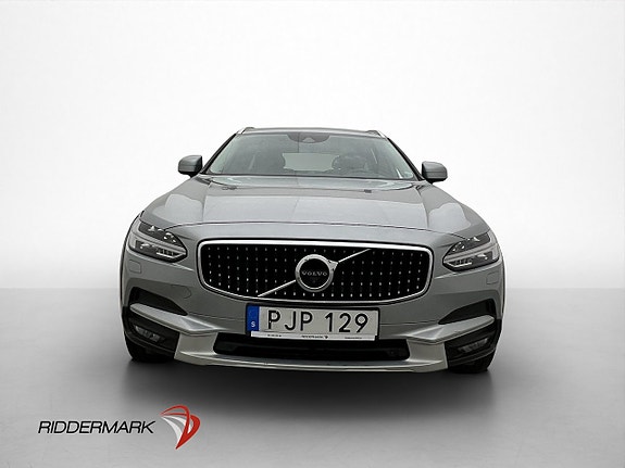 Volvo V90 Cross Country 2 of 30