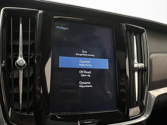 Volvo V90 Cross Country 28 of 30