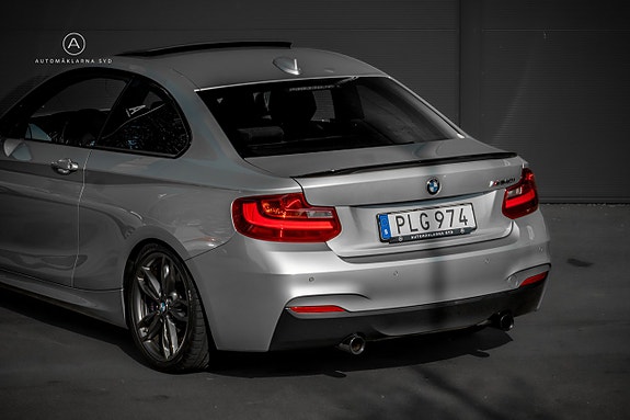 BMW M240i 18 of 23