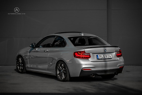 BMW M240i 16 of 23