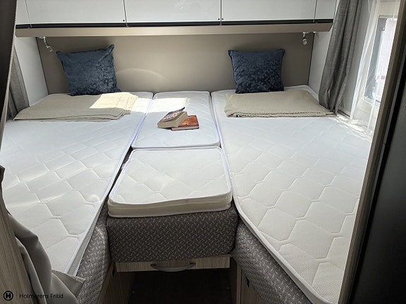 Adria Compact Supreme DL 14 of 19