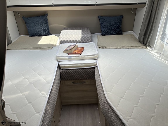 Adria Compact Supreme DL 15 of 19