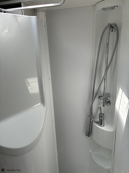 Adria Compact Supreme DL 13 of 19