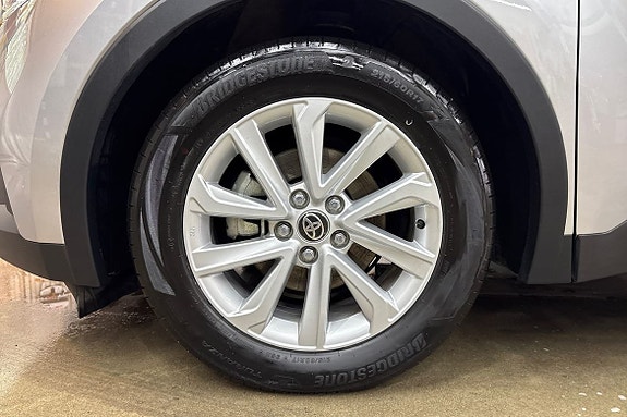 Toyota C-HR 17 of 21