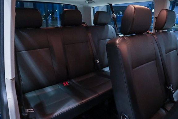 Volkswagen Caravelle 4 of 5