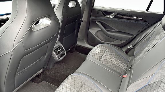 Volkswagen Passat 11 of 12