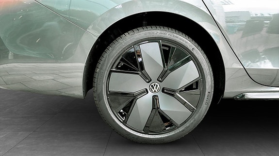 Volkswagen Passat 6 of 12
