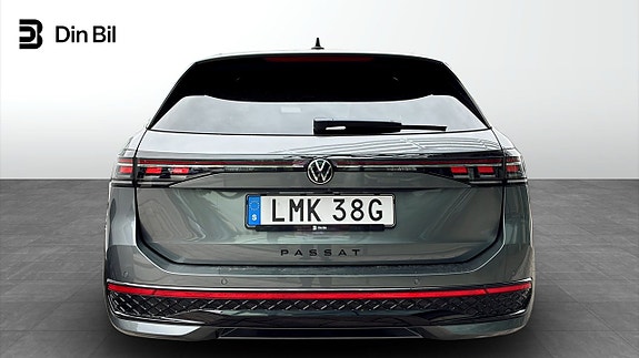 Volkswagen Passat 5 of 12