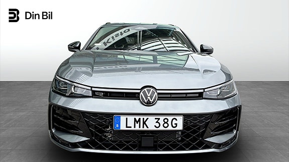 Volkswagen Passat 4 of 12