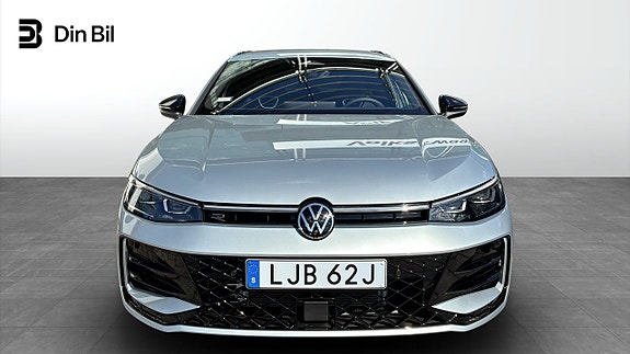 Volkswagen Passat 4 of 12