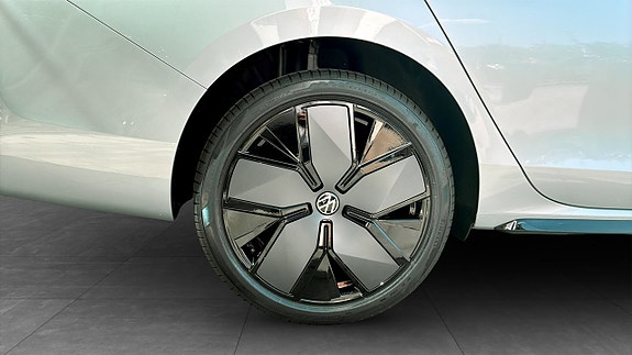 Volkswagen Passat 6 of 12