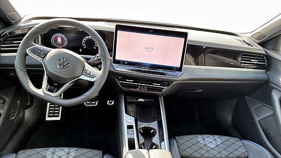 Volkswagen Passat 10 of 12