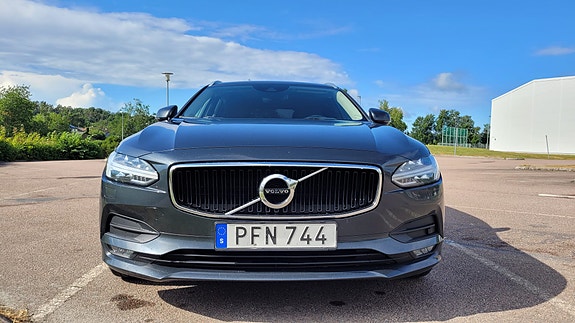 Volvo V90 2 of 5