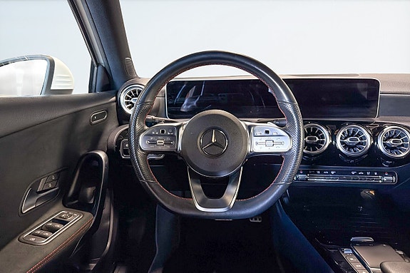 Mercedes-Benz A250 e 11 of 17