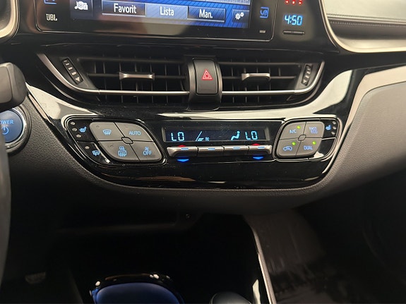 Toyota C-HR 18 of 27