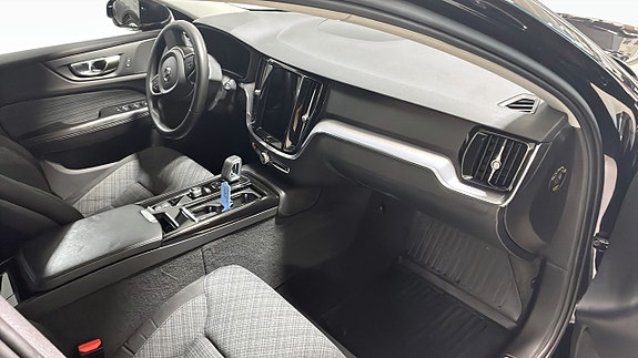 Volvo V60 3 of 5