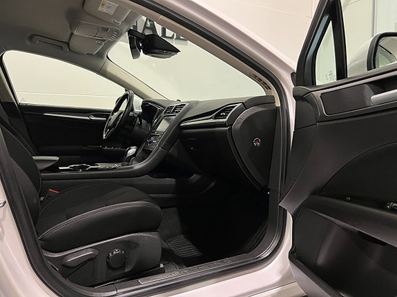 Ford Mondeo 21 of 25