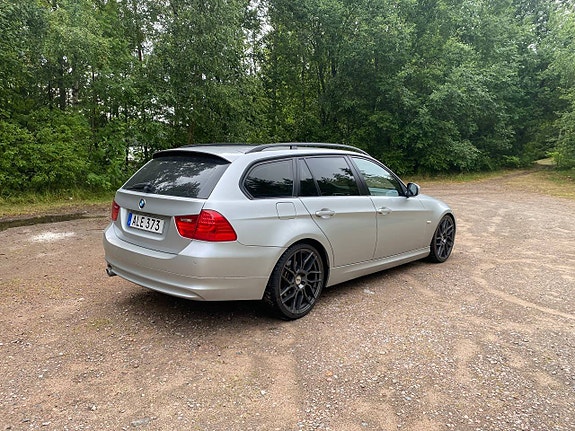 BMW 320d 3 of 7