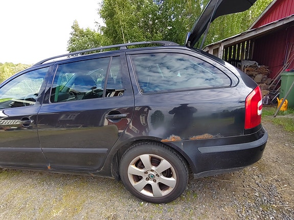 Skoda Octavia 2 of 5