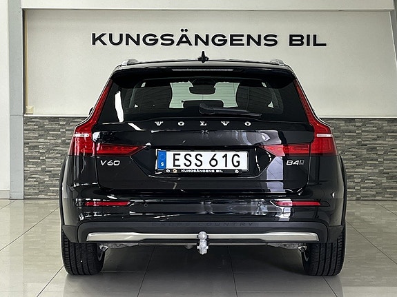 Volvo V60 Cross Country 7 of 23