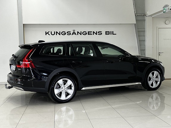 Volvo V60 Cross Country 9 of 23