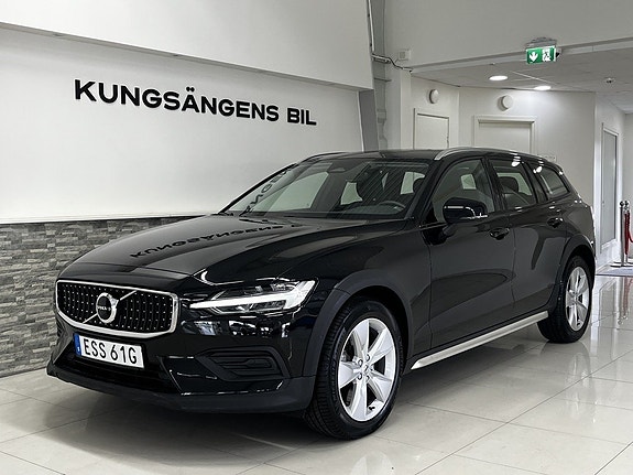 Volvo V60 Cross Country 3 of 5