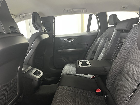 Volvo V60 Cross Country 15 of 23