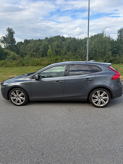 Volvo V40 3 of 8