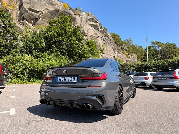BMW 330i 5 of 5