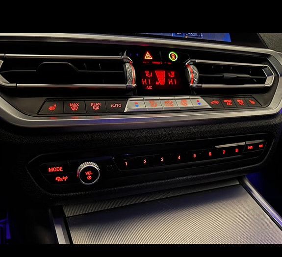 BMW 330i 12 of 13