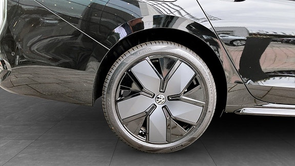 Volkswagen Passat 6 of 12