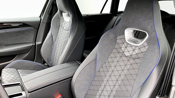 Volkswagen Passat 8 of 12