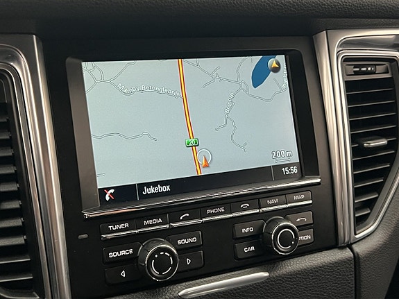 Porsche Macan S 25 of 30