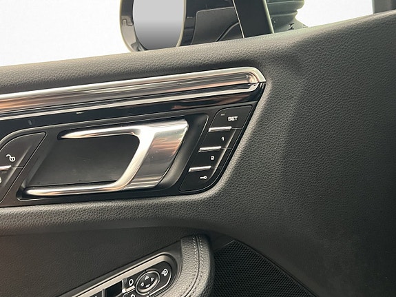 Porsche Macan S 14 of 30