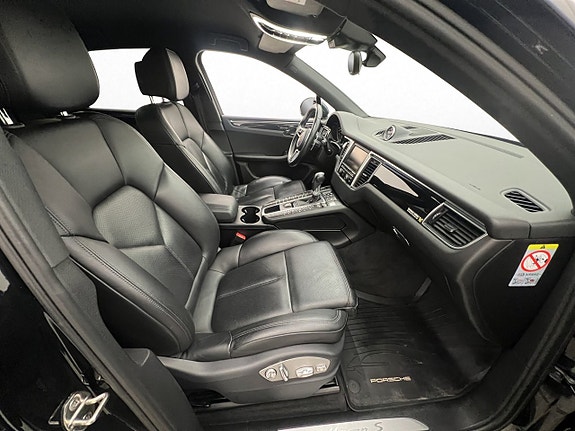 Porsche Macan S 30 of 30