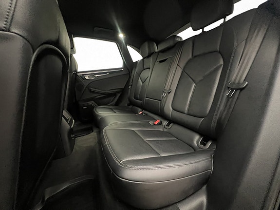Porsche Macan S 29 of 30