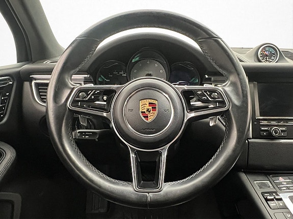 Porsche Macan S 18 of 30