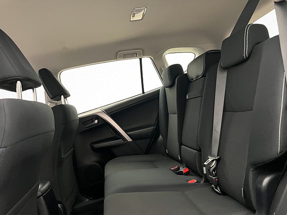 Toyota RAV4 16 of 30