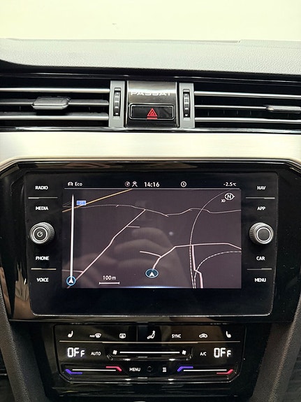Volkswagen Passat 13 of 20