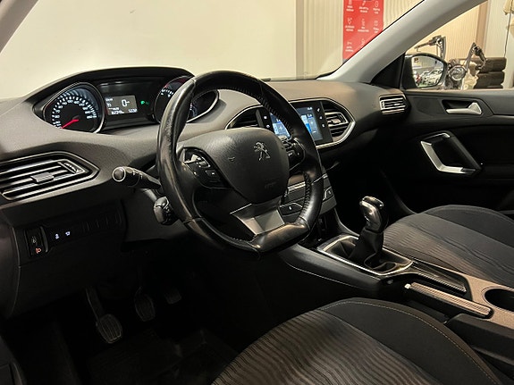 Peugeot 308 SW 12 of 25