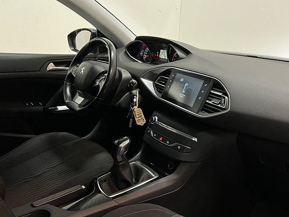 Peugeot 308 SW 21 of 25