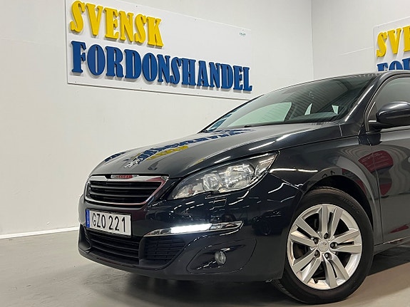 Peugeot 308 SW 2 of 5