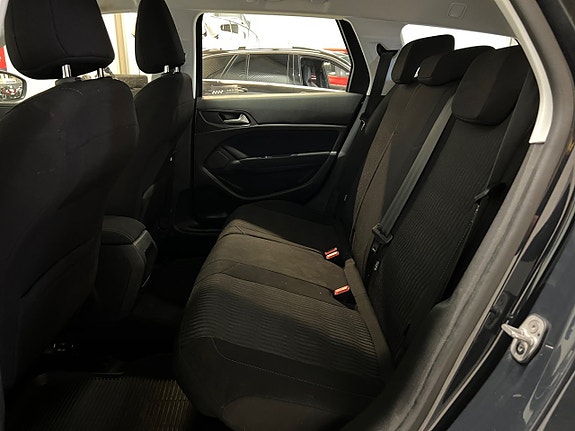 Peugeot 308 SW 14 of 25