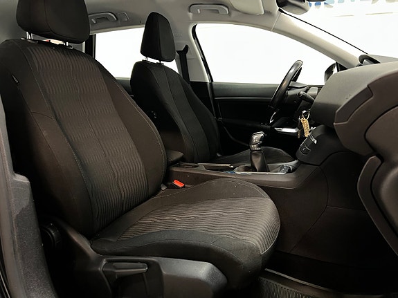 Peugeot 308 SW 19 of 25