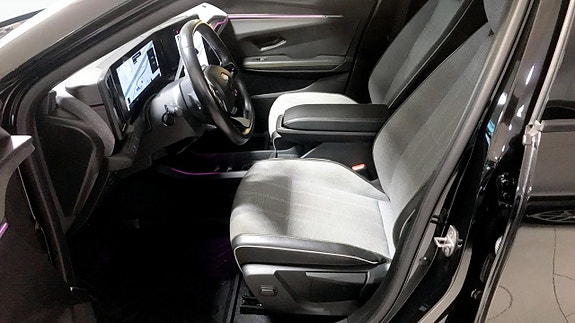Renault Megane E-Tech 5 of 5