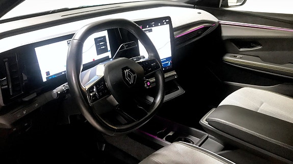 Renault Megane E-Tech 4 of 5