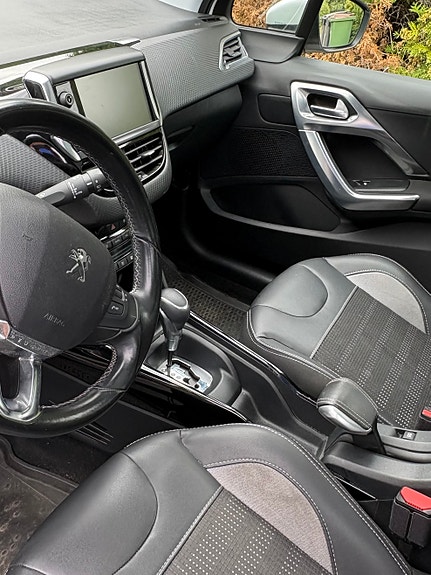 Peugeot 2008 3 of 5