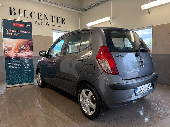 Hyundai i10 2 of 5