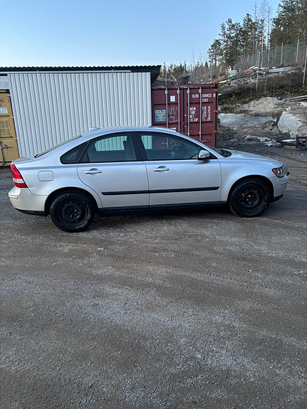 Volvo S40 2 of 5